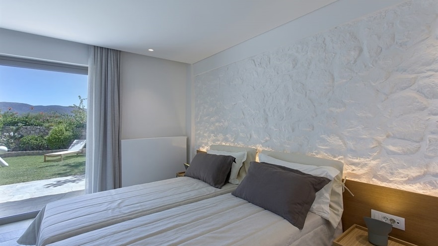 Bedroom with minimal decoration